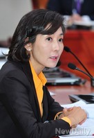 [2014국감] 증인에게 질문하는 새누리당 나경원 의원