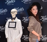 [포토] 미스터본과 포즈 취한 레인보우 고우리