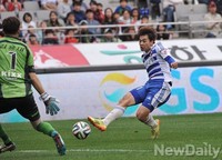 [K리그] FC서울 상대로 첫골 터트린 부산 임상협