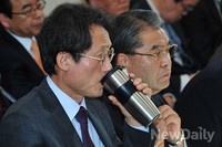 [2014국감] 물 마시는 조희연 서울시교육감