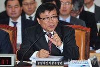 [2014국감] 의원들의 질문에 답하는 이동필 농수산식품부 장관