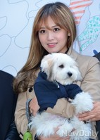 [포토] 강아지 마카롱과 함께 남산에 등장한 레인보우 재경