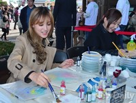 [포토] 에코백 리폼에 나선 레인보우 재경