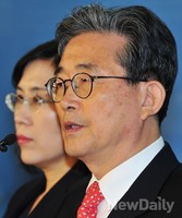 [포토] 공무원연금개혁안 발표하는 이한구 의원