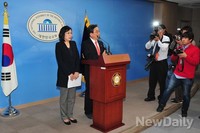 [포토] 공무원연금개혁안 발표하는 새누리당