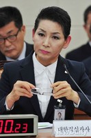 [2014국감] 질문 경청하는 김성주 대한적십자 총재