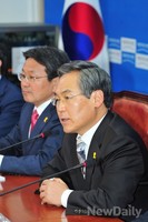 [포토] 공무원 연금 TF 1차 회의 참석한 우윤근 원내대표