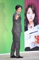 [포토] 포토월을 뒤흔드는 최성국 '몸짓'