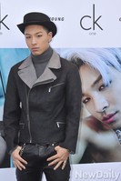 [포토] 씨케이원, 빅뱅 태양 홍대 팬사인회