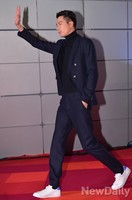 [2014 SIA] 손 흔들며 입장하는 조인성