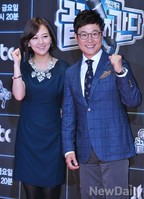 [포토] 장윤정-김성주 '끝까지 가는 프로되길'