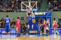 [포토] 4쿼터 쐐기 밖는 김준일의 덩크슛