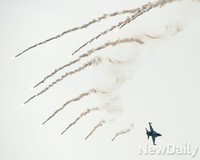 [포토] 하늘을 수놓은 국산전투기 FA-50