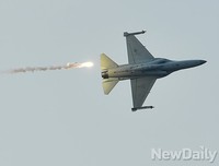[포토] 공대지 공격하는 국산전투기 FA-50