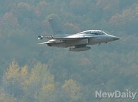 [포토] 비상출격 명령 받자 날아오른 FA-50