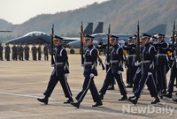 [포토] FA-50 기념식, 입장하는 공군의장대