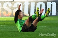 [포토] 그라운드에 누워 있는 전북 현대 김남일