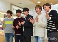 [포토] 명동에 등장한 B1A4