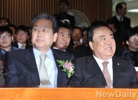 [포토] 권노갑 출판기념회 참석한 '김무성-문희상'