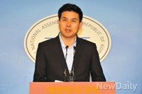 [포토] 돌아온 새누리당 김태호 최고위원