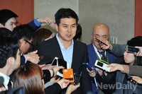 [포토] 백브리핑 가지는 새누리당 김태호 최고위원