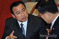 [포토] 대화 나누는 이완구 원내대표