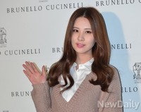 [포토] 손들어 인사하는 소녀시대 서현