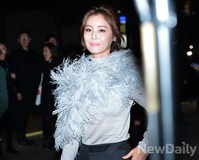 [포토] 퍼(fur)로 추위를  감춘 김성령