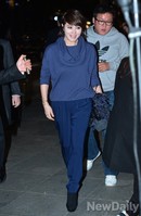 [포토] 밝은 표정으로 입장하는 김혜수