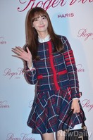 [포토] 상큼한 체크무늬 원피스 입은 윤아