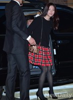 [포토] 치마입은 장재인, 여성미가 듬뿍