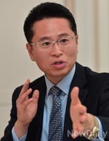 [포토] THAAD 도입관련 논의하는 신인균 대표