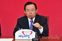 [포토] 모두발언 하는 이인제 새누리당 최고위원