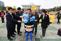 [포토] 공무원연금 비판하는 세금바로쓰기 납세운동