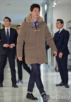 [포토] 패딩에 청바지 차림으로 등장한 유지태