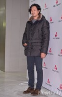 [포토] 패딩에 한 손을 넣은 김민준