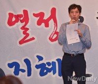 [포토] 원로에게 질의하는 김동근 청년대학생포럼 대표