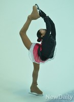 [포토] 실전처럼 워밍업하는 피겨꿈나무