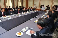 [포토] 여야정 FTA협의체 첫 회의 열려