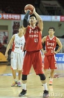 [포토] 자유투 성공 시키는 안양KGC 오세근