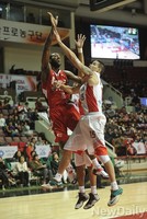 [포토] 레슬리-김민수 '15번의 경합'