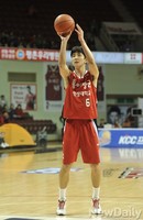 [포토] 자유투 던지는 안양KGC 강병현