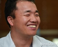 [포토] 미소짓는 구오섭 대표원장