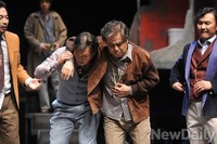 [포토] 연극 '우리는 영원한 챔피언' 명동서 공연