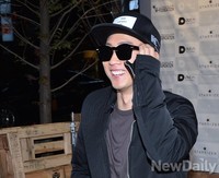 [포토] 선글라스 쓰고 미소짓는 장우혁