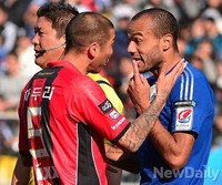 [K리그] 수원VS서울, 대화하는 로저-차두리