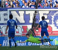 [K리그] 수원VS서울, 몸을 날린 정성룡 골키퍼