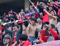 [K리그] 서울FC 승리에 추위를 잊은 서울FC응원단