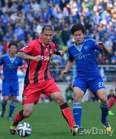 [K리그] 수원VS삼성, 볼 다투는 차두리-권창훈