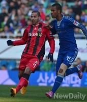 [K리그] 수원VS삼성, 볼다툼하는 두 용병